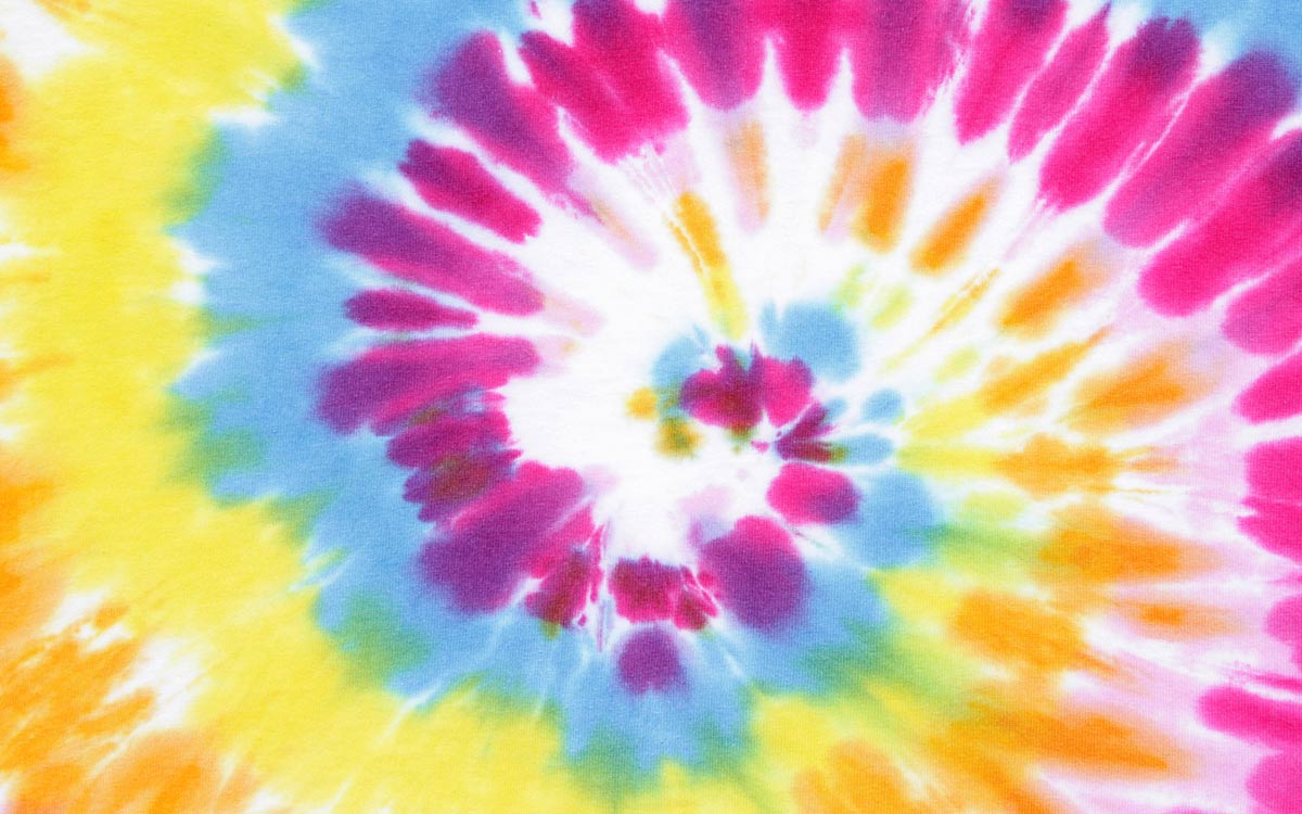 DIY: How to Master the Tie Dye Swirl This Summer