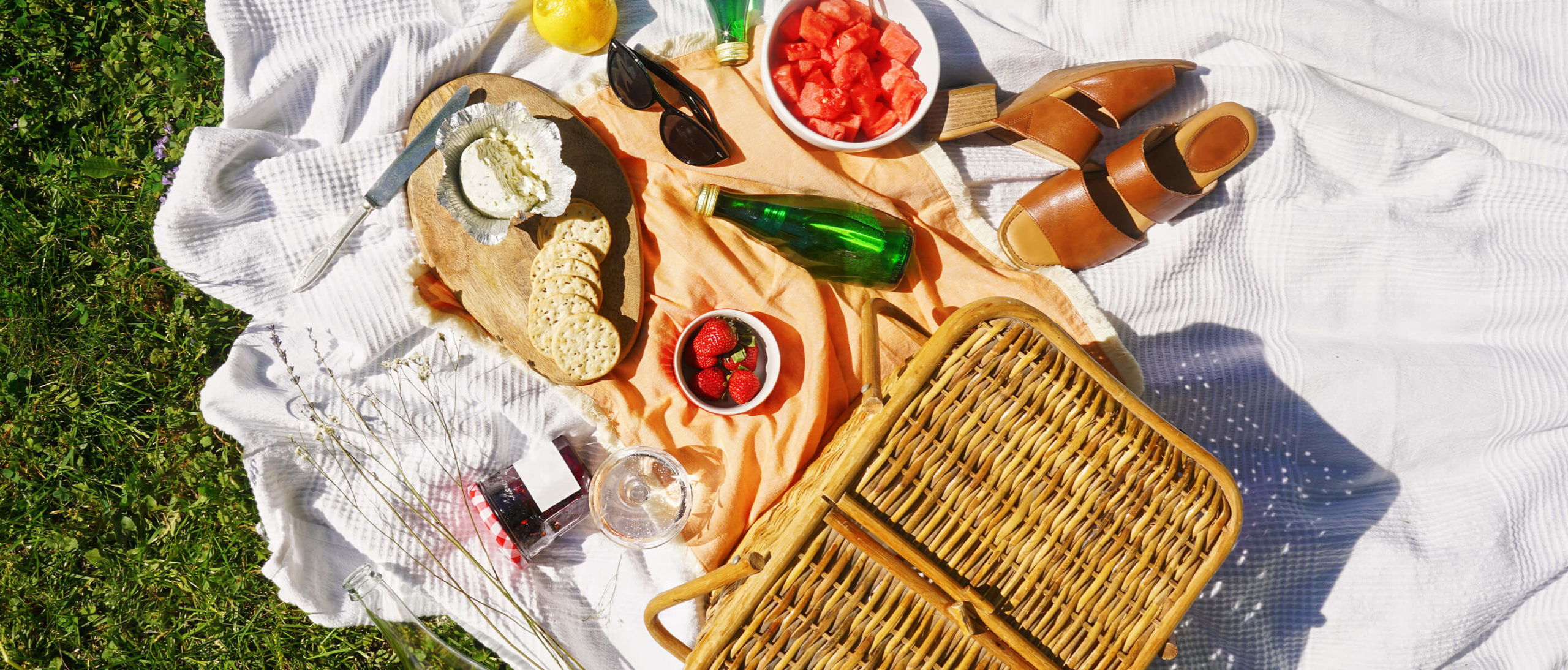 How to Host a Restaurant-Themed Picnic on a Budget