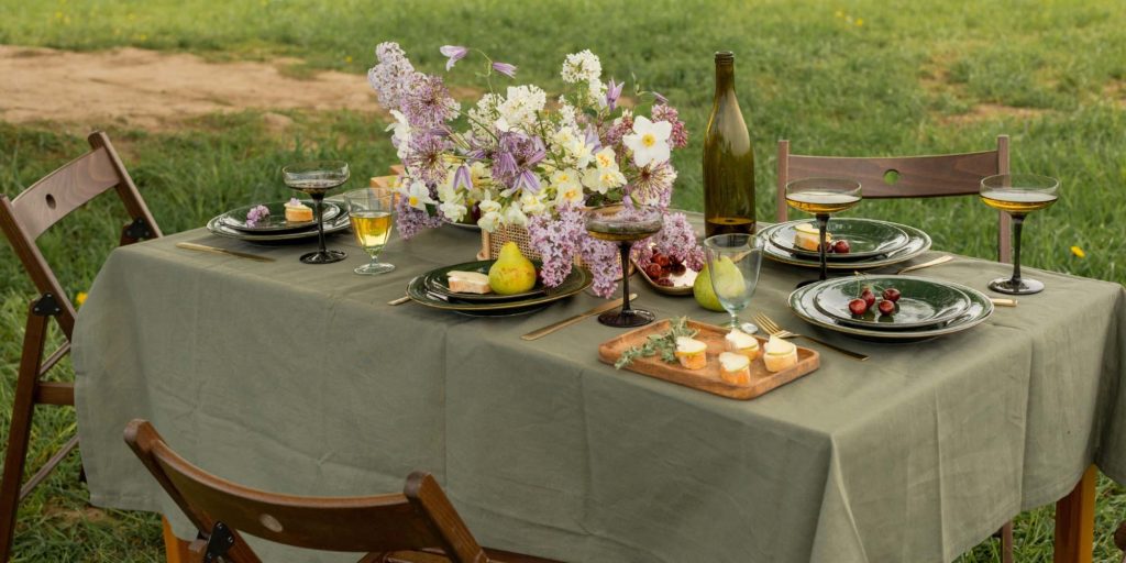  Outdoor Table Setting 
