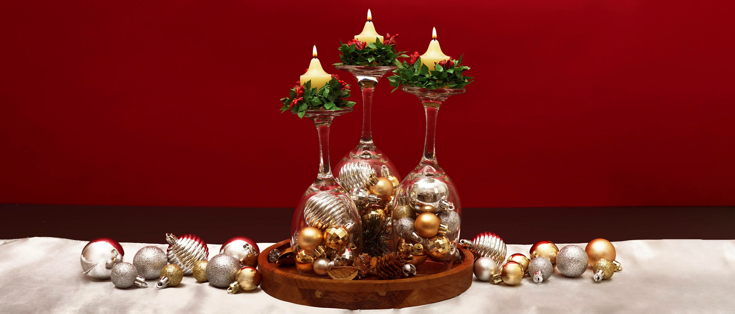 <strong>8 Simple Tips To Save Money on Holiday Decor</strong>